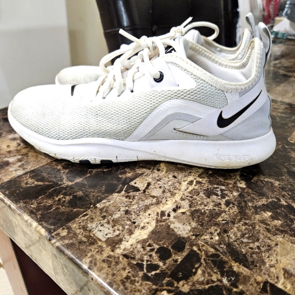 Women's Nike Flex Tennis Shoes 7.5